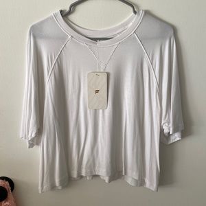 Relaxed fit crop top.